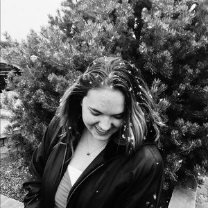 Meet your Posher, Ella